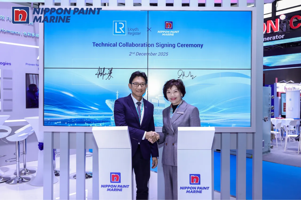 202511_News_Gladys Goh, President, Nippon Paint Marine and Goh Chung Hun, Lloyd's Register